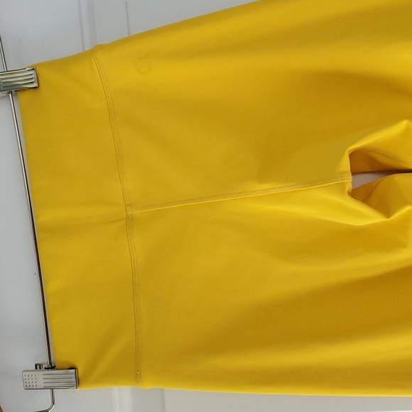 Bright yellow workout/yoga leggings! - Picture 6 of 7